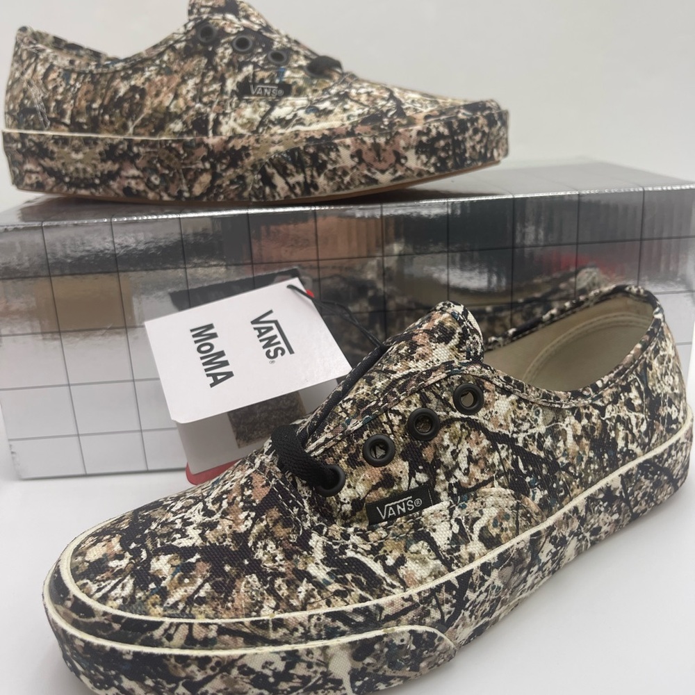 Vans WMNS Authentic Jackson Pollock Sneaker
VN0A2Z5|18K MoMA Artistic Camouflage - Picture 15 of 16